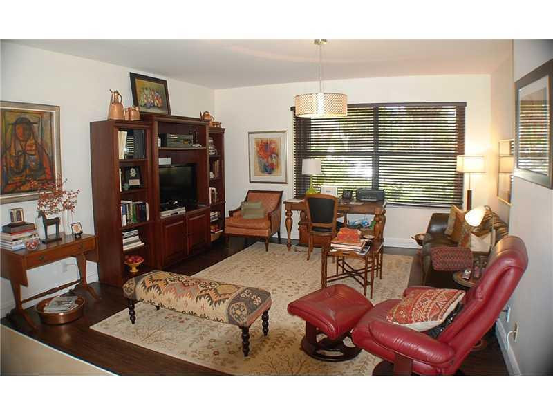43 Greens Road, Unit 43 Hollywood, FL 33021 - Photo 15 of 30 Library