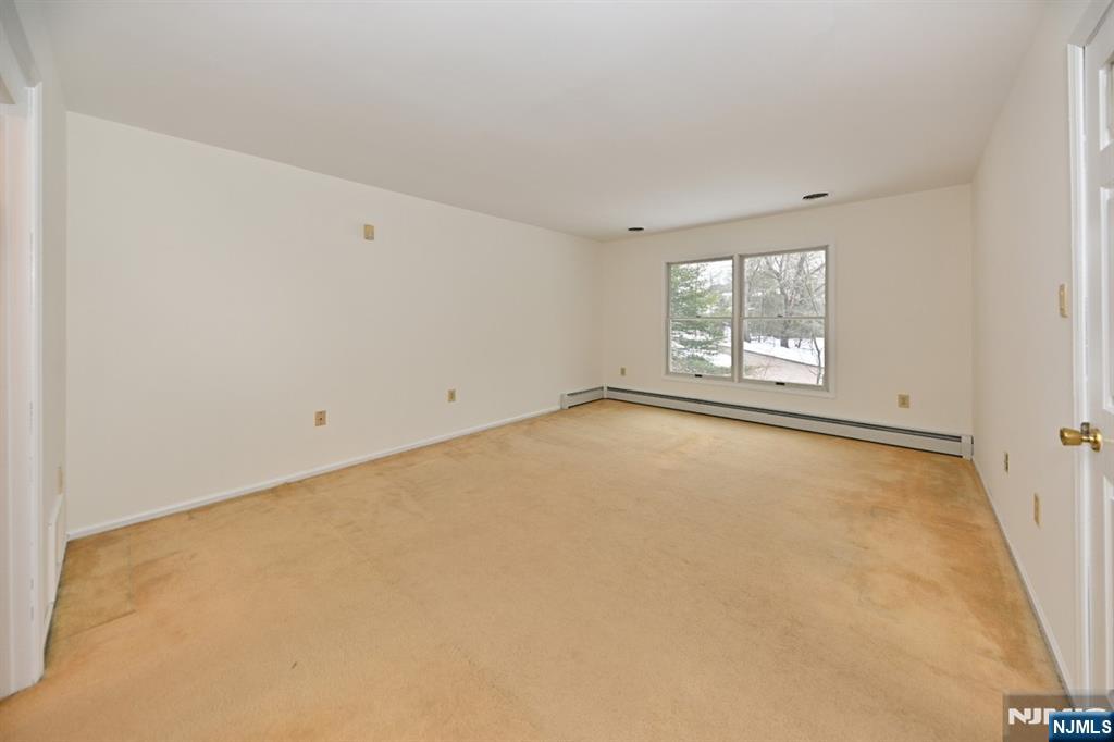 468 Old Tappan Road Old Tappan, NJ 07675 - Photo 15 of 44