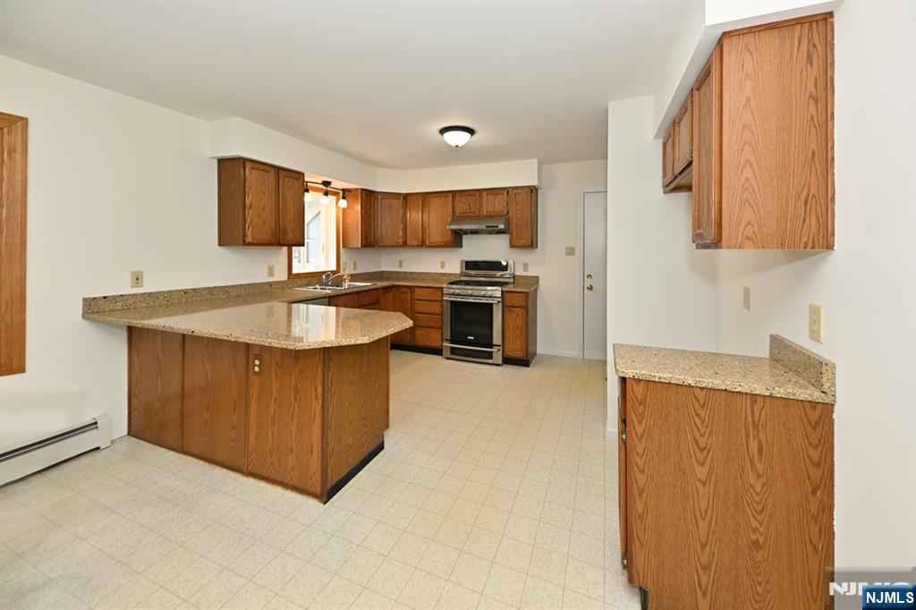 468 Old Tappan Road Old Tappan, NJ 07675 - Photo 4 of 44