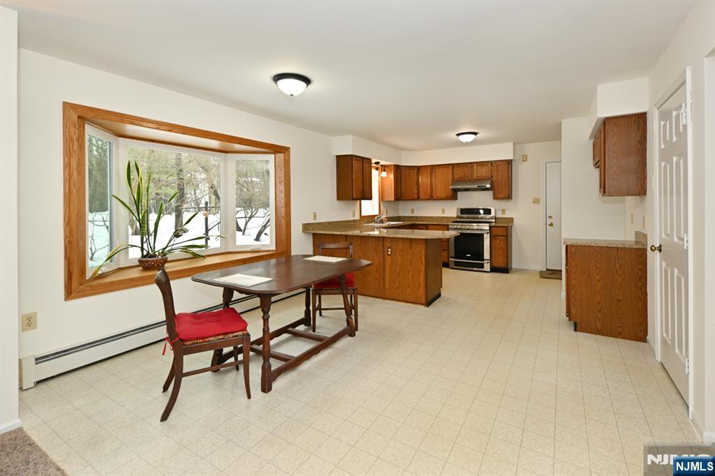 468 Old Tappan Road Old Tappan, NJ 07675 - Photo 5 of 44