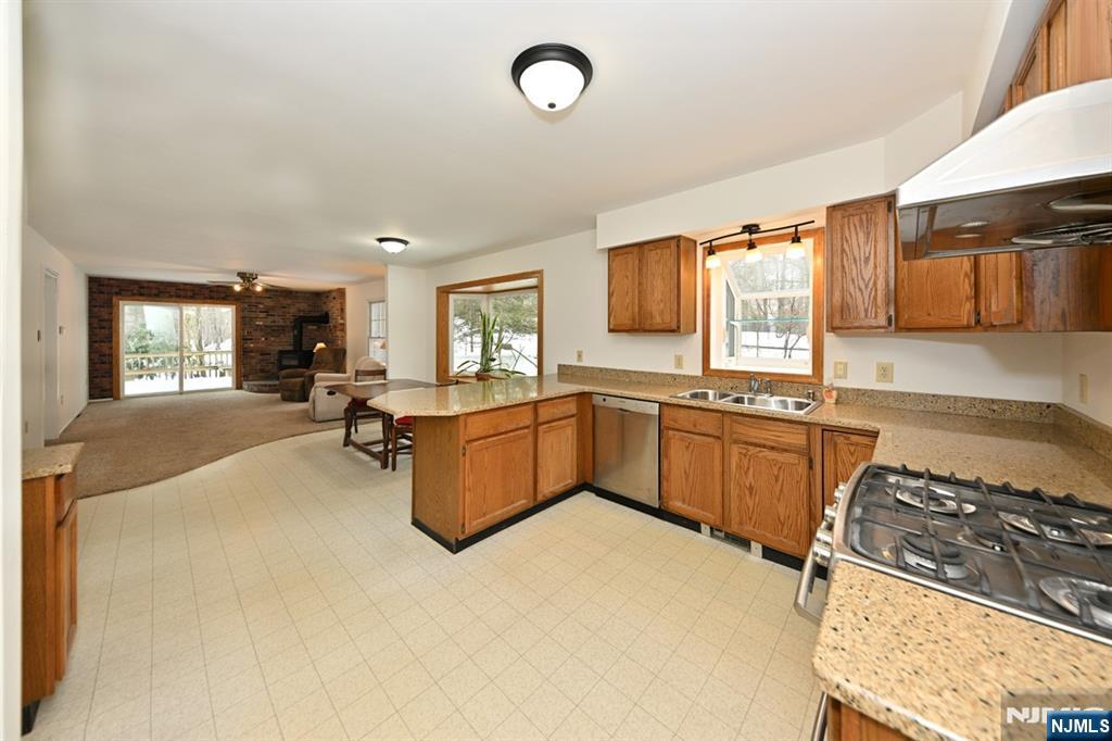 468 Old Tappan Road Old Tappan, NJ 07675 - Photo 6 of 44