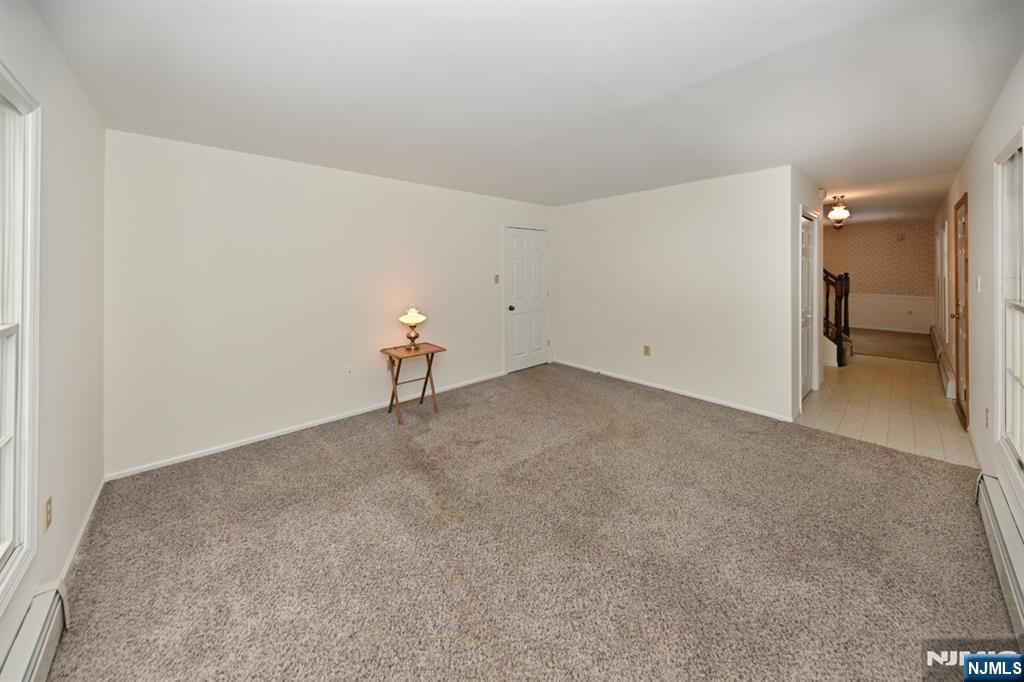 468 Old Tappan Road Old Tappan, NJ 07675 - Photo 8 of 44