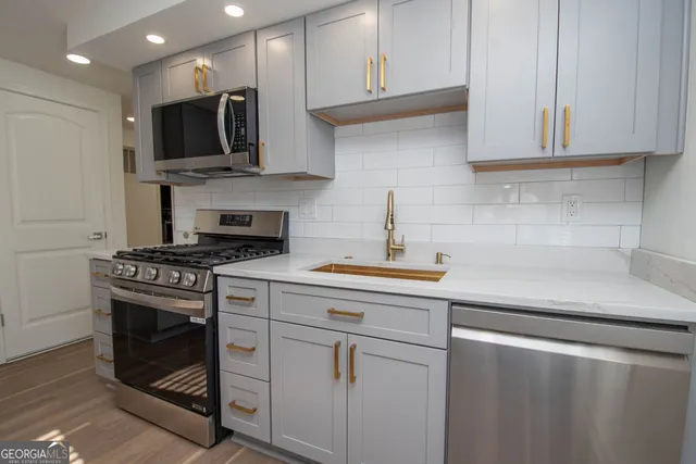 $425,000 | 302 Glenview Drive, Peachtree City, GA 30269