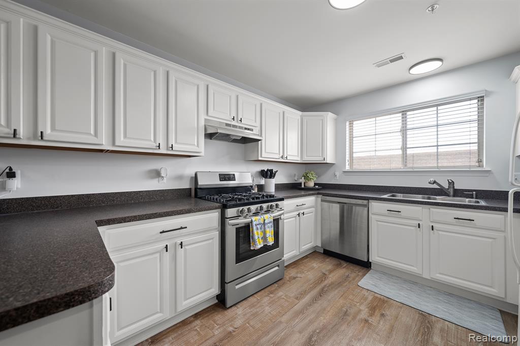 17010 Farmington Road Livonia, MI 48154 - Photo 7 of 28