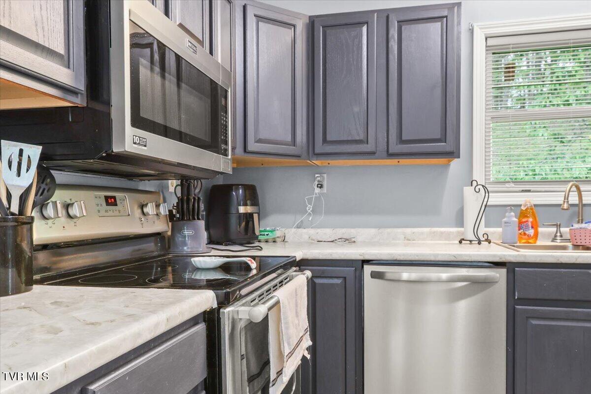809 Ragan Road Trade, TN 37691 - Photo 9 of 42 09-IMG_7654