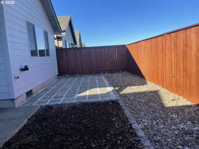 a view of outdoor space yard and porch