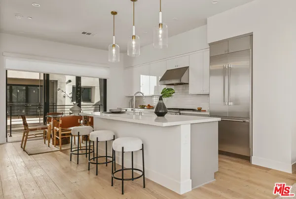 $9,500 | 3220 South Barrington Avenue, Los Angeles, CA 90066