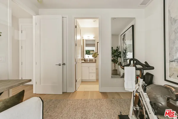 $9,500 | 3220 South Barrington Avenue, Los Angeles, CA 90066