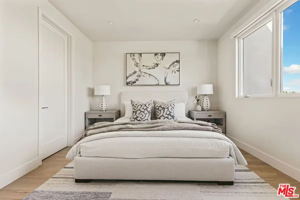 $9,500 | 3220 South Barrington Avenue, Los Angeles, CA 90066