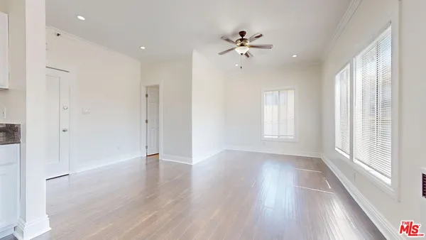 $1,195 | 334 North Heliotrope Drive, Unit 309, Los Angeles, CA 90004