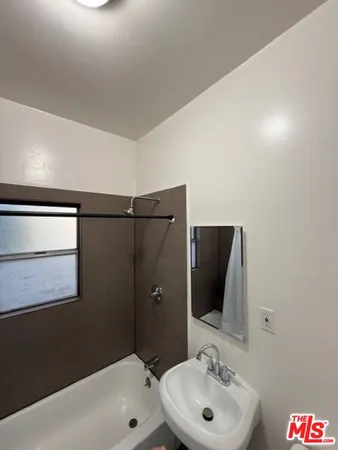$1,395 | 334 North Heliotrope Drive, Unit 309, Los Angeles, CA 90004