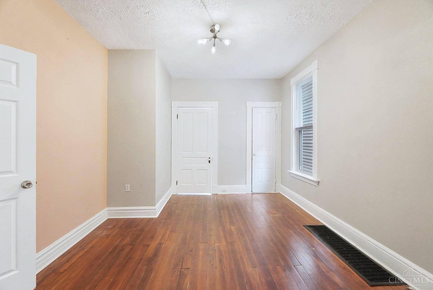 3143 Riverside Drive Cincinnati, OH 45226 - Photo 11 of 50 Gallery Image 11