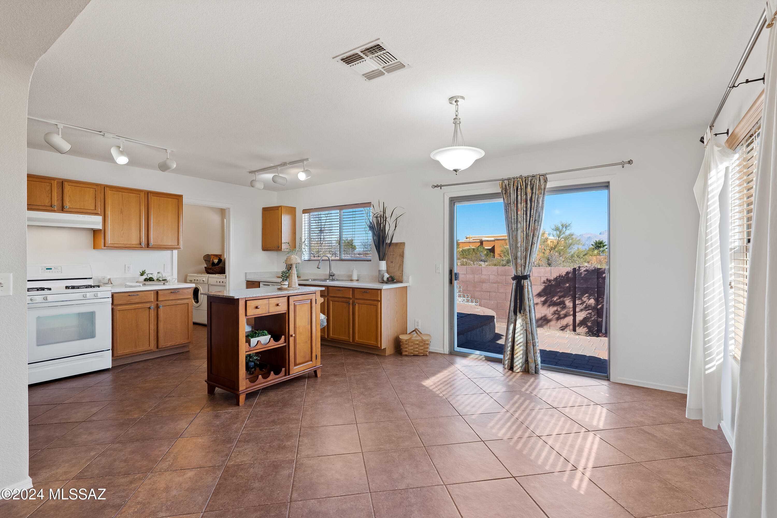 3464 North Boyce Spring Lane Tucson, AZ 85745 - Photo 5 of 23