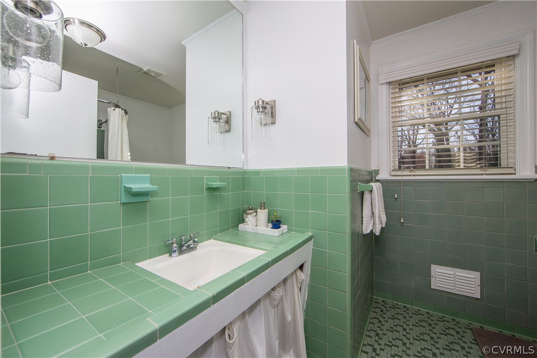 3921 Wakefield Road Richmond, VA 23235 - Photo 39 of 50 a bathroom with a sink a toilet and a mirror