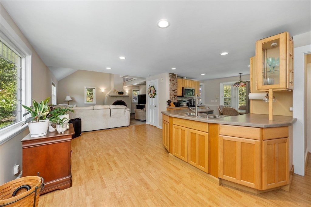 61 Barnstable Road Hull, MA 02045 - Photo 8 of 28 Gallery Image 8