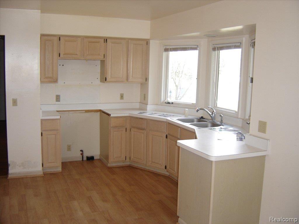 1287 Ridgeview Circle Lake Orion, MI 48362 - Photo 4 of 22 DSC09554