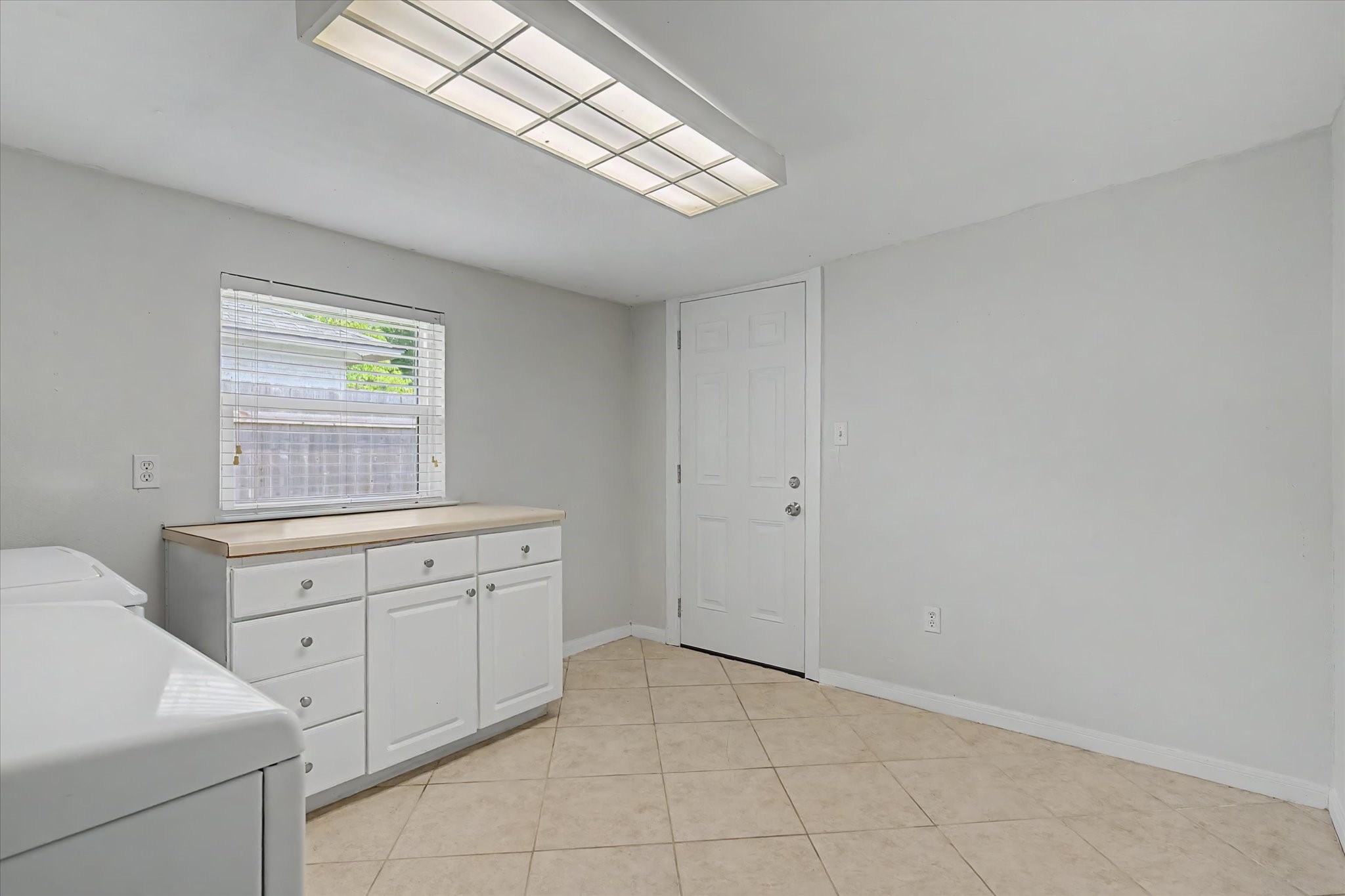413 Farrer Street Angleton, TX 77515 - Photo 20 of 43 a room with white cabinets and window