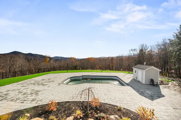 $1,390,000 | 24 North Ledge Road, Bartlett, NH 03838