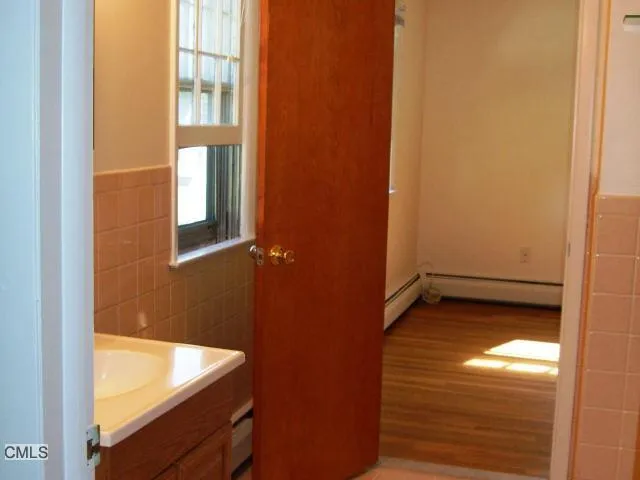 $3,200 | 4 Elmwood Street, Stamford, CT 06902