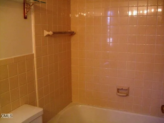 $3,200 | 4 Elmwood Street, Stamford, CT 06902