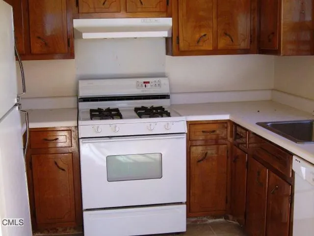 $3,200 | 4 Elmwood Street, Stamford, CT 06902