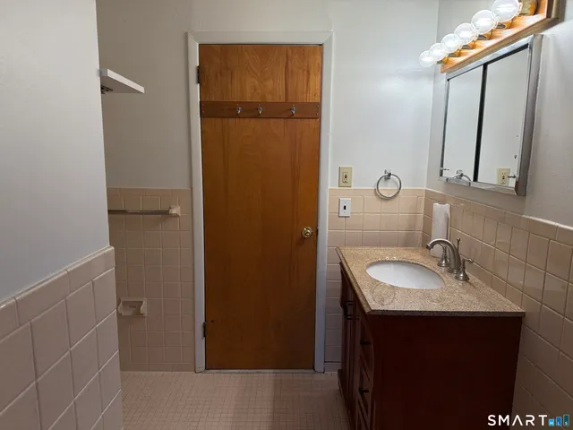 $3,200 | 4 Elmwood Street, Stamford, CT 06902