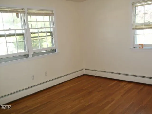 $3,200 | 4 Elmwood Street, Stamford, CT 06902