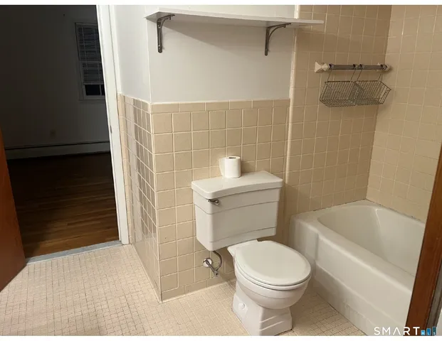 $3,200 | 4 Elmwood Street, Stamford, CT 06902