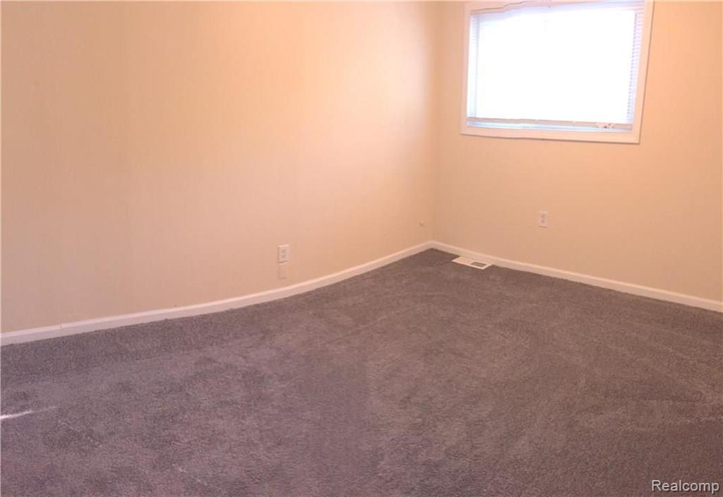 2985 Emmons Avenue Rochester Hills, MI 48307 - Photo 28 of 39