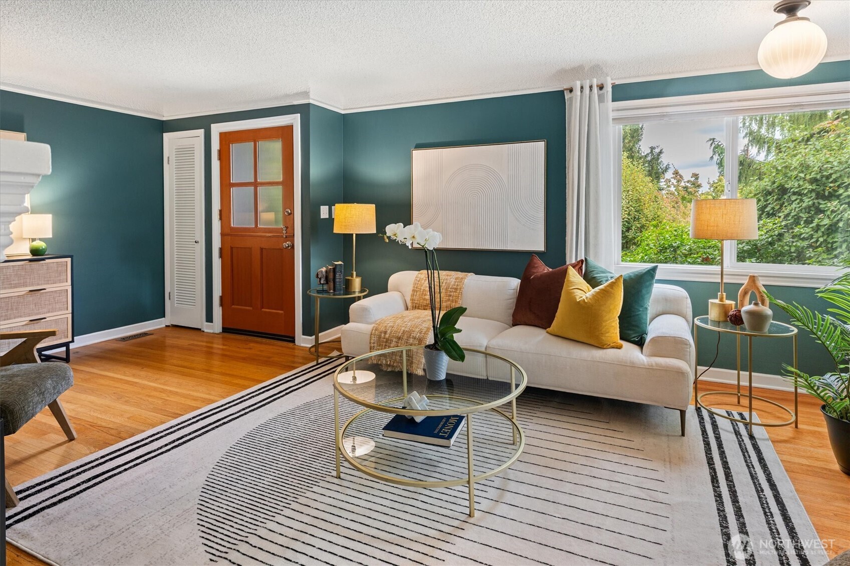7915 34th Avenue Southwest Seattle, WA 98126 - Photo 4 of 23 Gallery Image 4