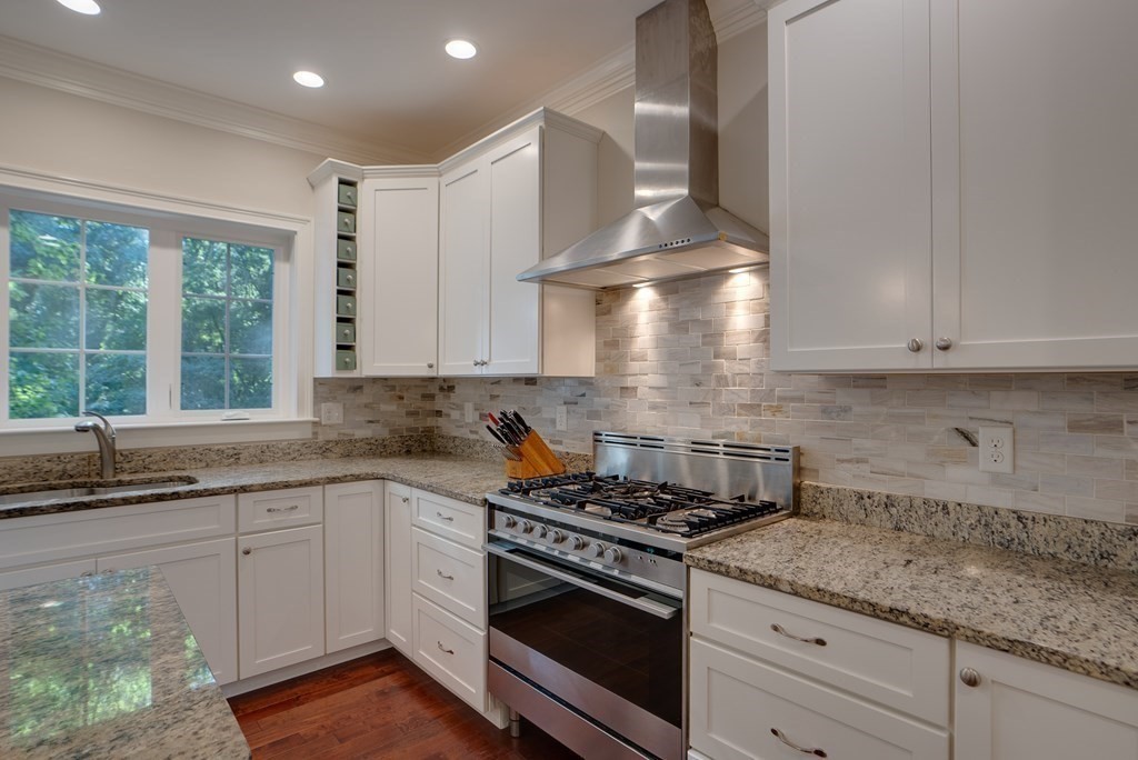 226 Carlisle Road Bedford, MA 01730 - Photo 3 of 34 Gallery Image 3