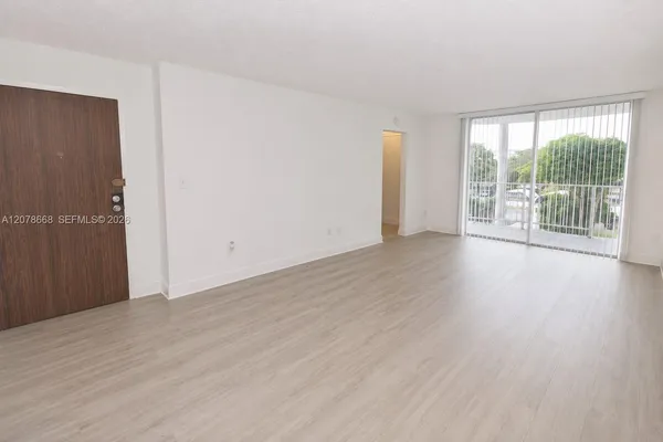 $1,950 | 486 Northwest 165th Street, Unit B301, Miami, FL 33169