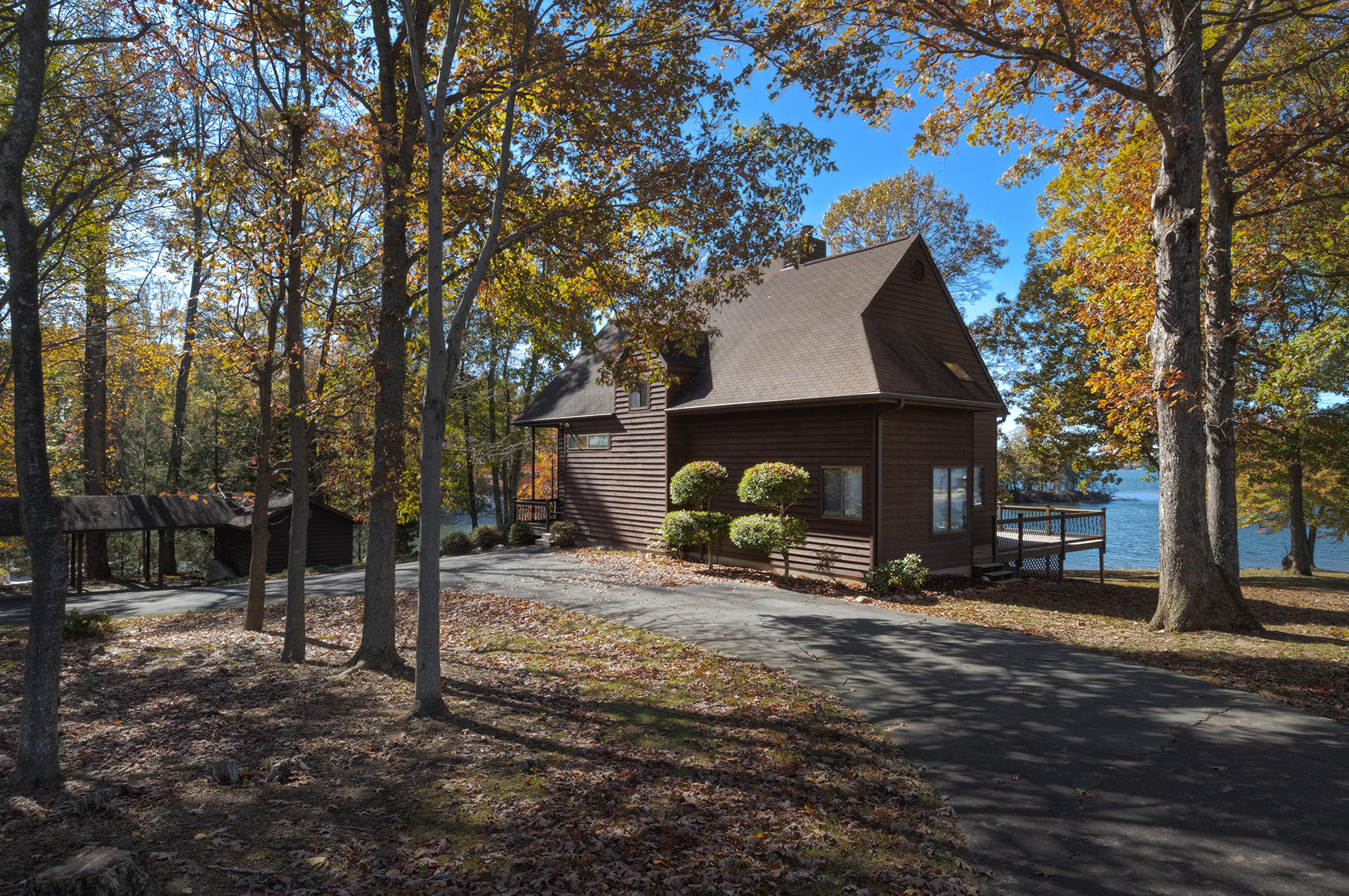 71 Penhook Point Penhook, VA 24137 - Photo 3 of 30 Drive way view
