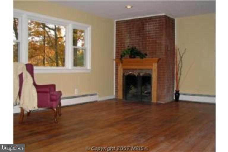 2217 Laurel Ridge Road Vienna, VA 22181 - Photo 2 of 7 Living Room