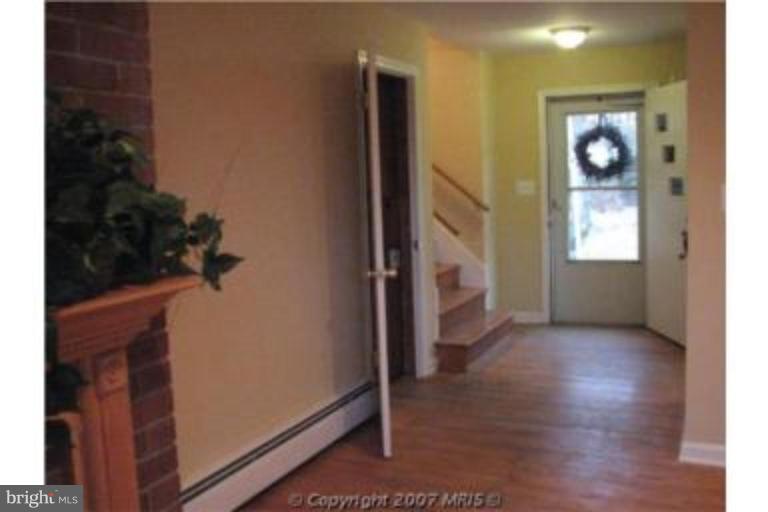 2217 Laurel Ridge Road Vienna, VA 22181 - Photo 6 of 7 Entrance / Foyer
