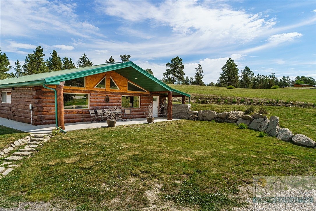 442 Number 4 Road Roundup, MT 59072 - Photo 1 of 1 Main log home