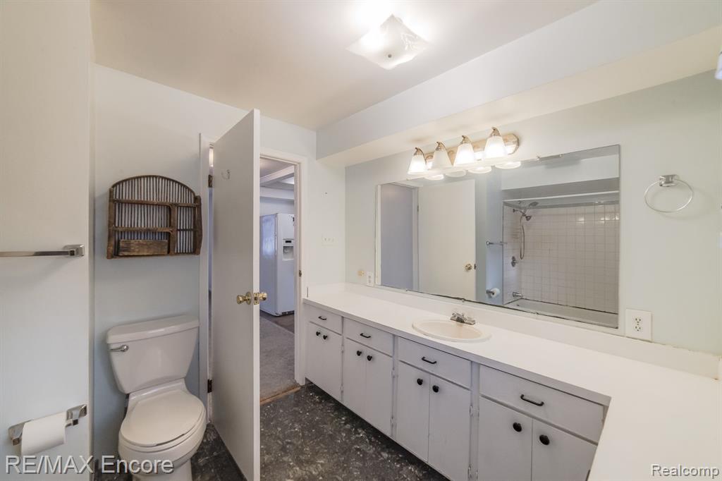 8459-8461 Bridge Lake Road Clarkston, MI 48348 - Photo 18 of 36