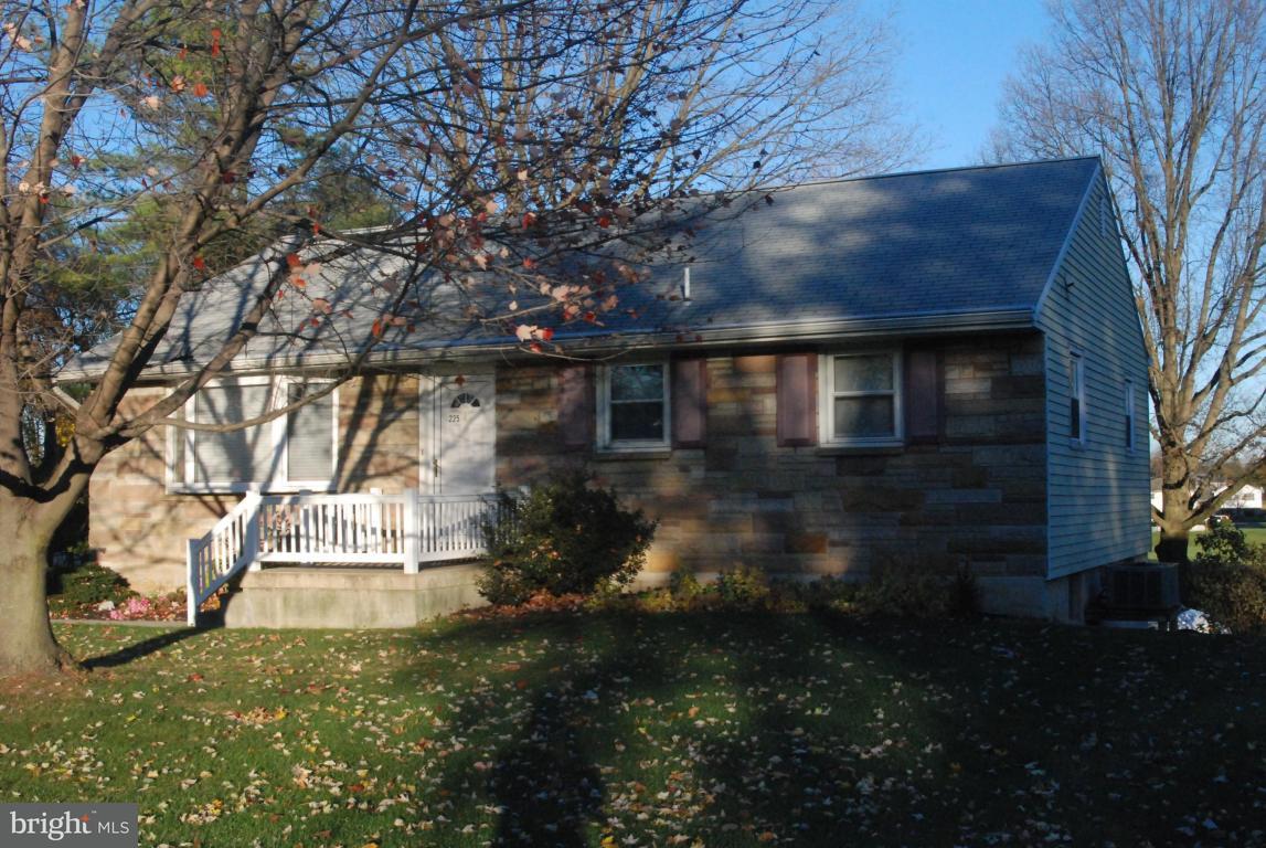 225 Colebrook Road Elizabethtown, PA 17022 - Photo 2 of 19 Gallery Image 2