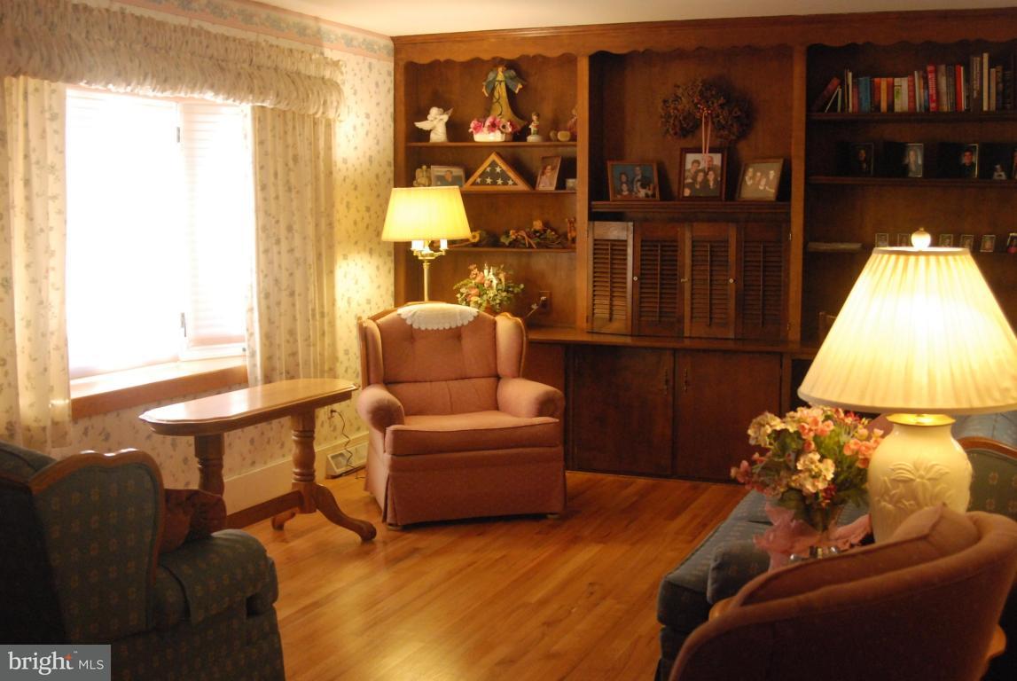 225 Colebrook Road Elizabethtown, PA 17022 - Photo 3 of 19 Gallery Image 3