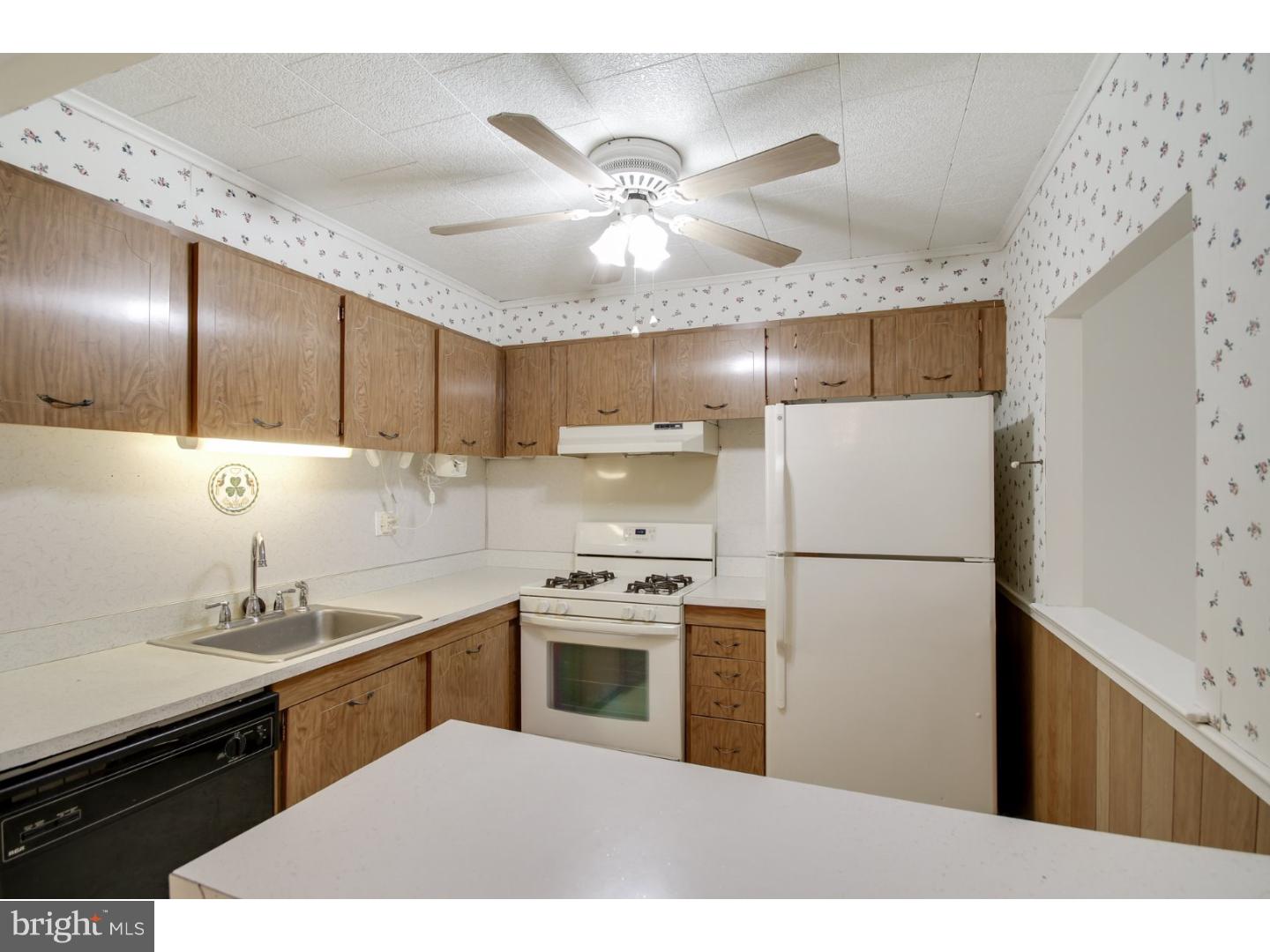 10860 Rayland Road Philadelphia, PA 19154 - Photo 13 of 16 Kitchen