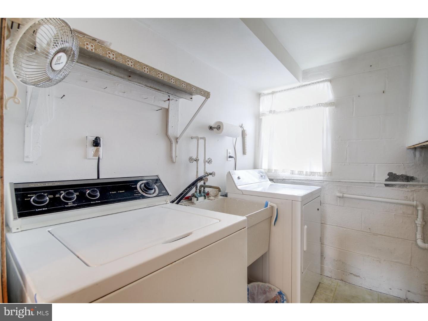 10860 Rayland Road Philadelphia, PA 19154 - Photo 4 of 16 Laundry Room