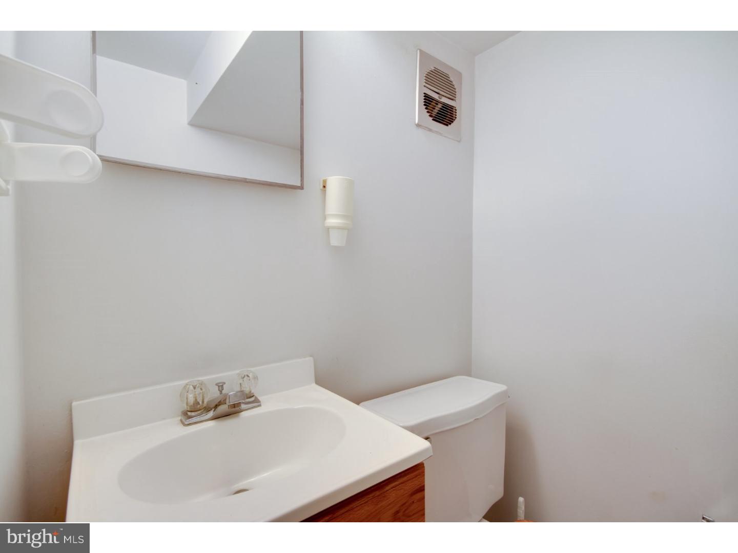 10860 Rayland Road Philadelphia, PA 19154 - Photo 6 of 16 Half Bath