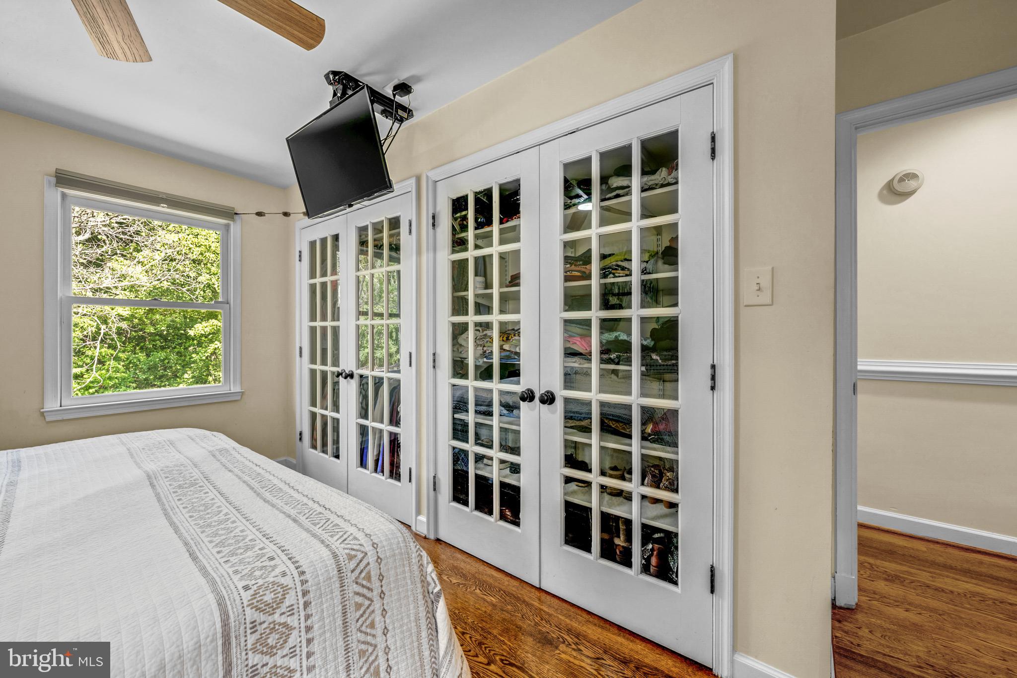 35094 Scotland Heights Road Round Hill, VA 20141 - Photo 21 of 41 Primary bedroom on main floor