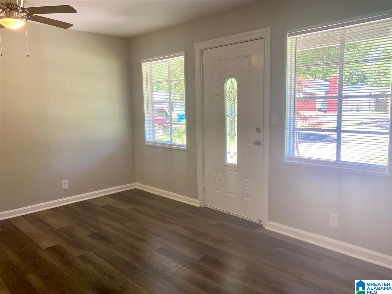 528 Lovett Street Midfield, AL 35228 - Photo 4 of 33