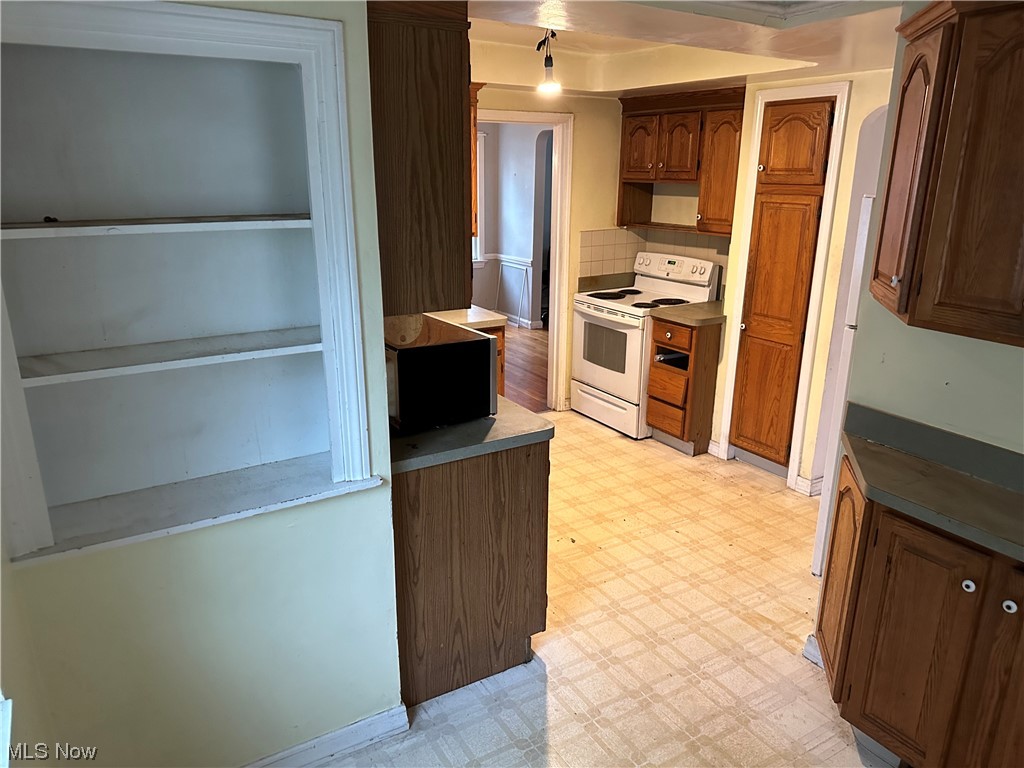 4337 Baintree Road University Heights, OH 44118 - Photo 6 of 30