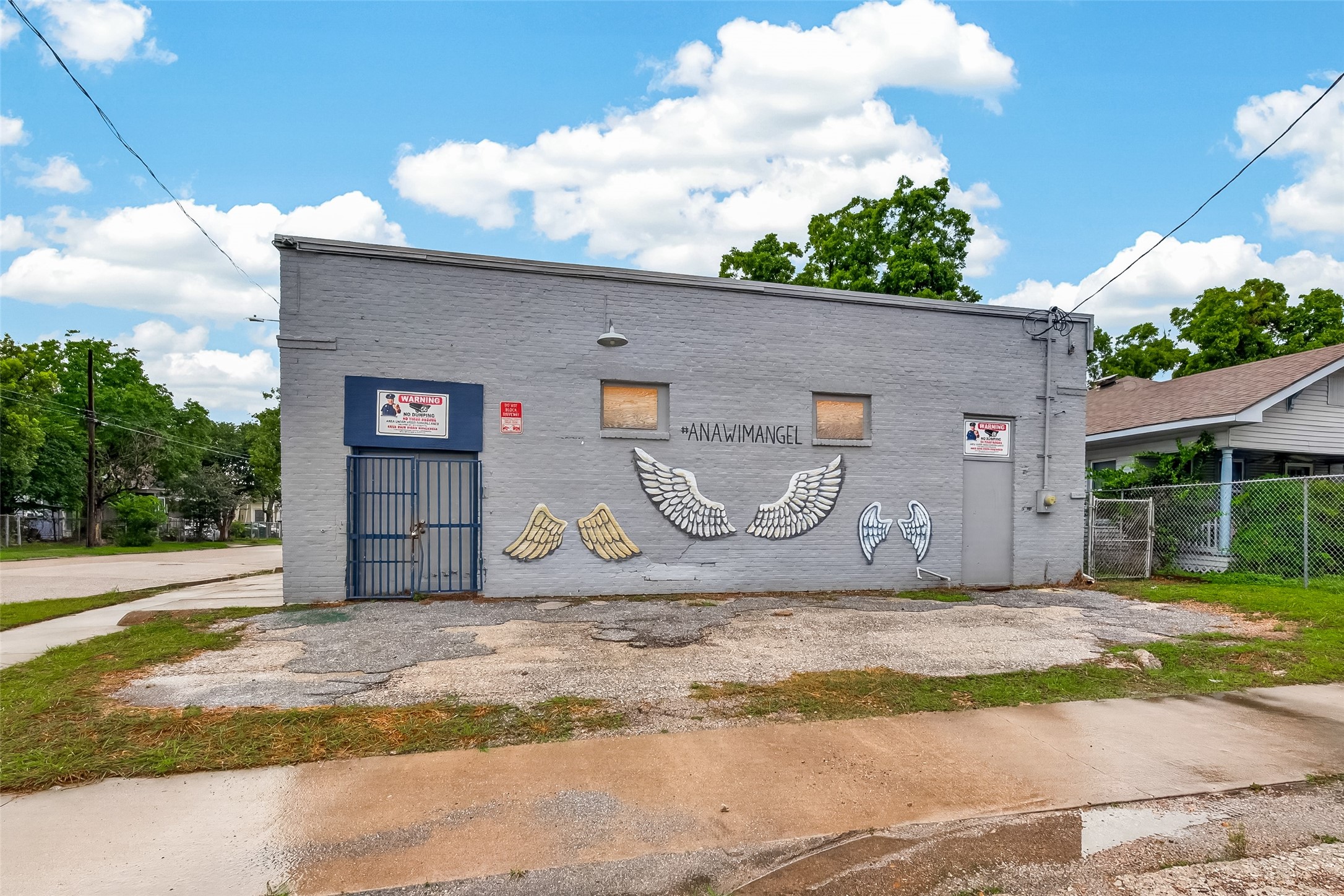 2102 Common Street Houston, TX 77009 - Photo 2 of 22 Prominent corner location offering excellent visibility and accessibility in Houston’s growing Northside area.