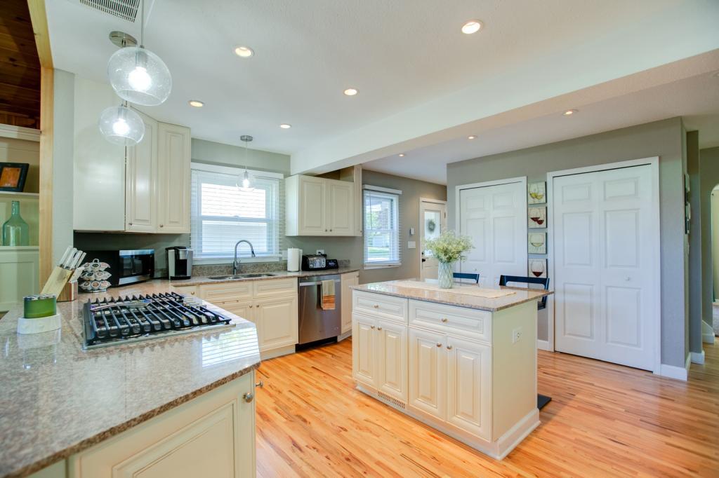 4812 Carleton Road Minnetonka, MN 55343 - Photo 13 of 28 Gallery Image 13