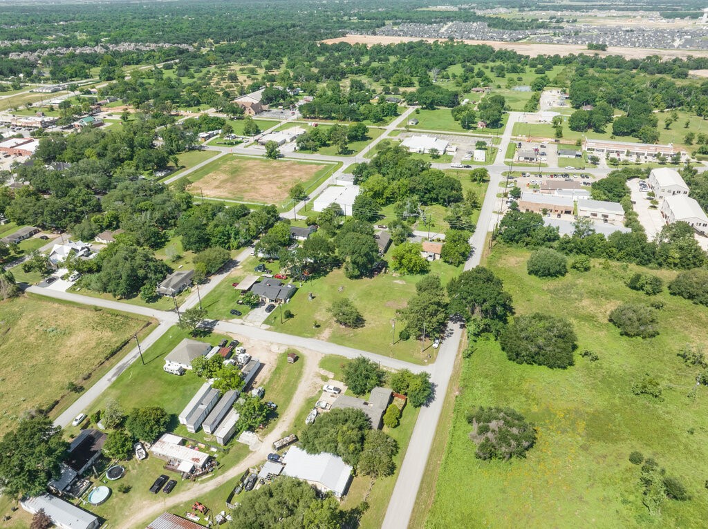 8108 Syms Street Fulshear, TX 77441 - Photo 4 of 8 a view of yard with green space