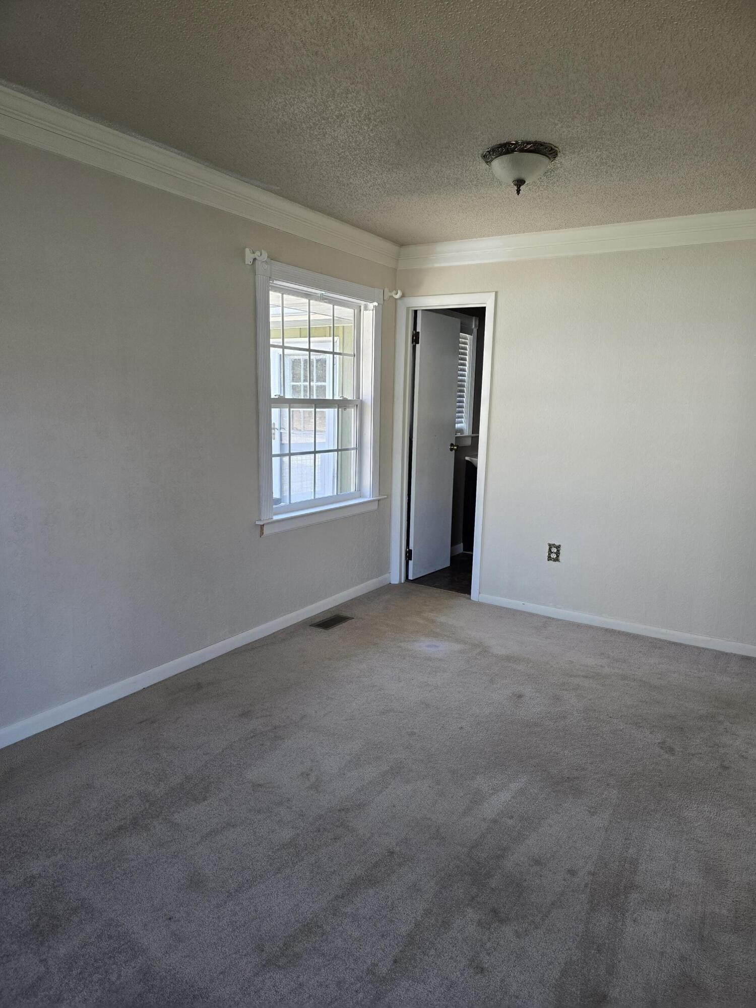 6063 Spring Place Road Southeast Cleveland, TN 37323 - Photo 25 of 44 an empty room with windows