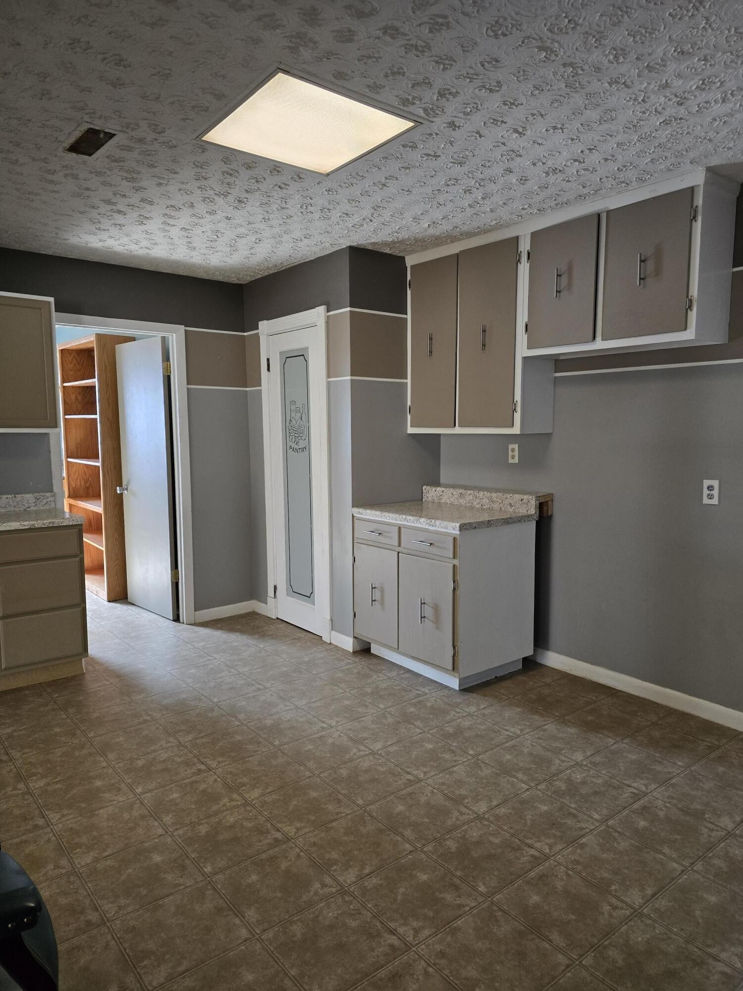 6063 Spring Place Road Southeast Cleveland, TN 37323 - Photo 7 of 44 a view of an empty room with closet and a window